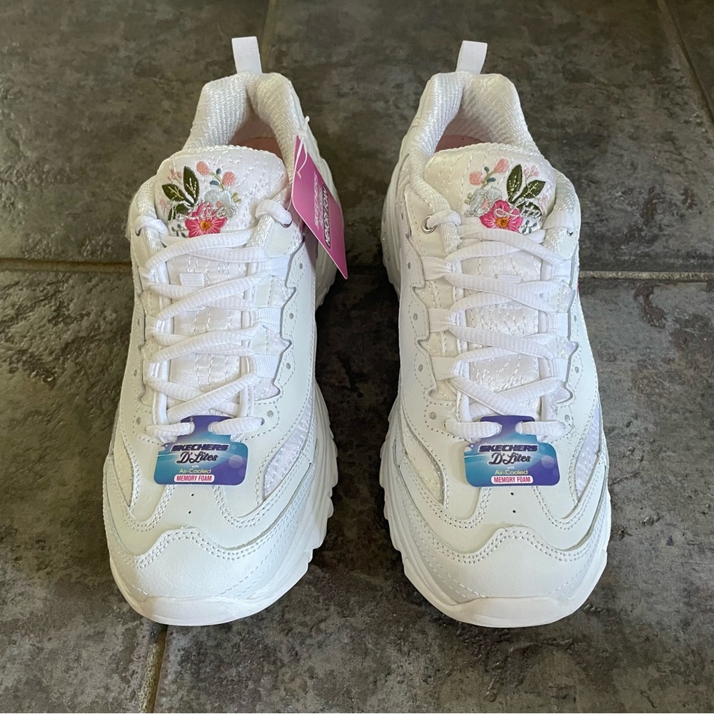 Skechers Women’s White  Sneakers Shoes . Stylish . Size US 9 Euro 39 UK 6 . New